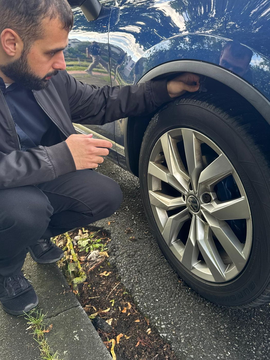 Detailprüfung und Zustandsdokumentation an einem Pkw