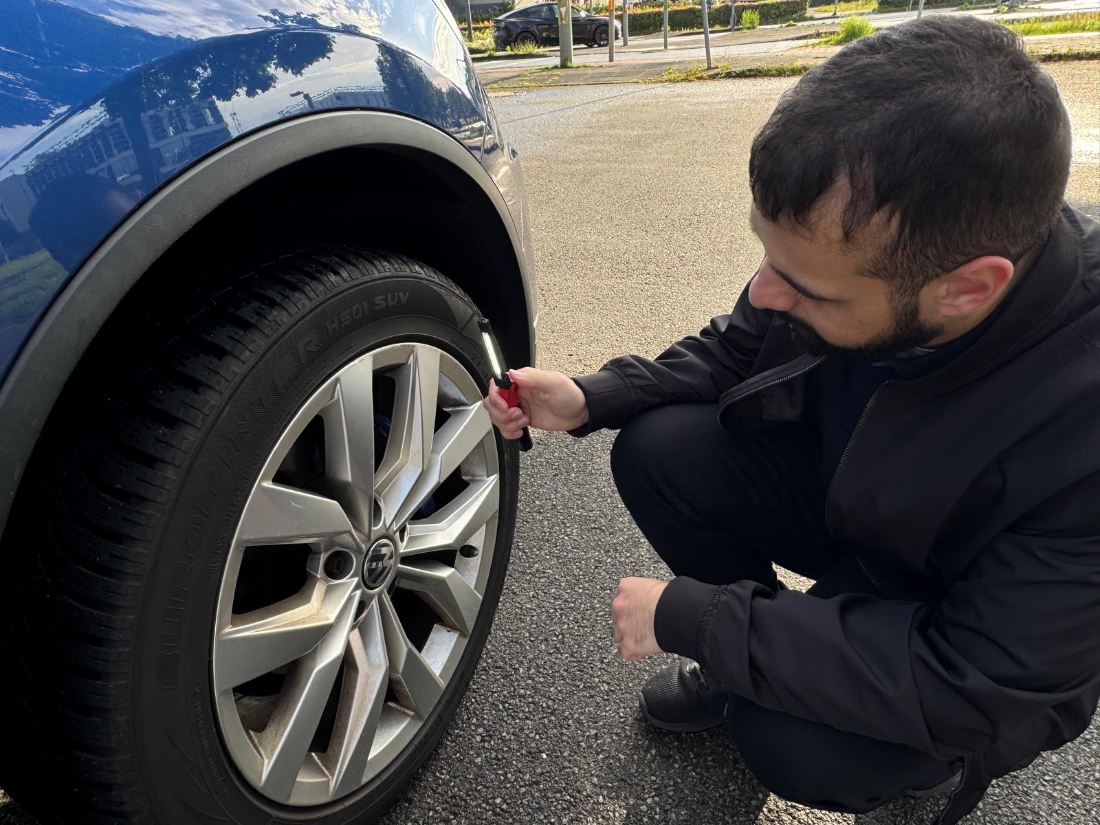 Fahrzeugbewertung und Zustandsprüfung an hochwertigem Fahrzeug
